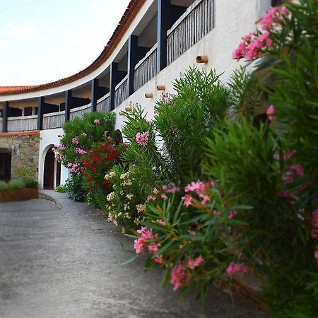 Logis Hotel Restaurant Le Top Du Roulier Capendu Exterior foto
