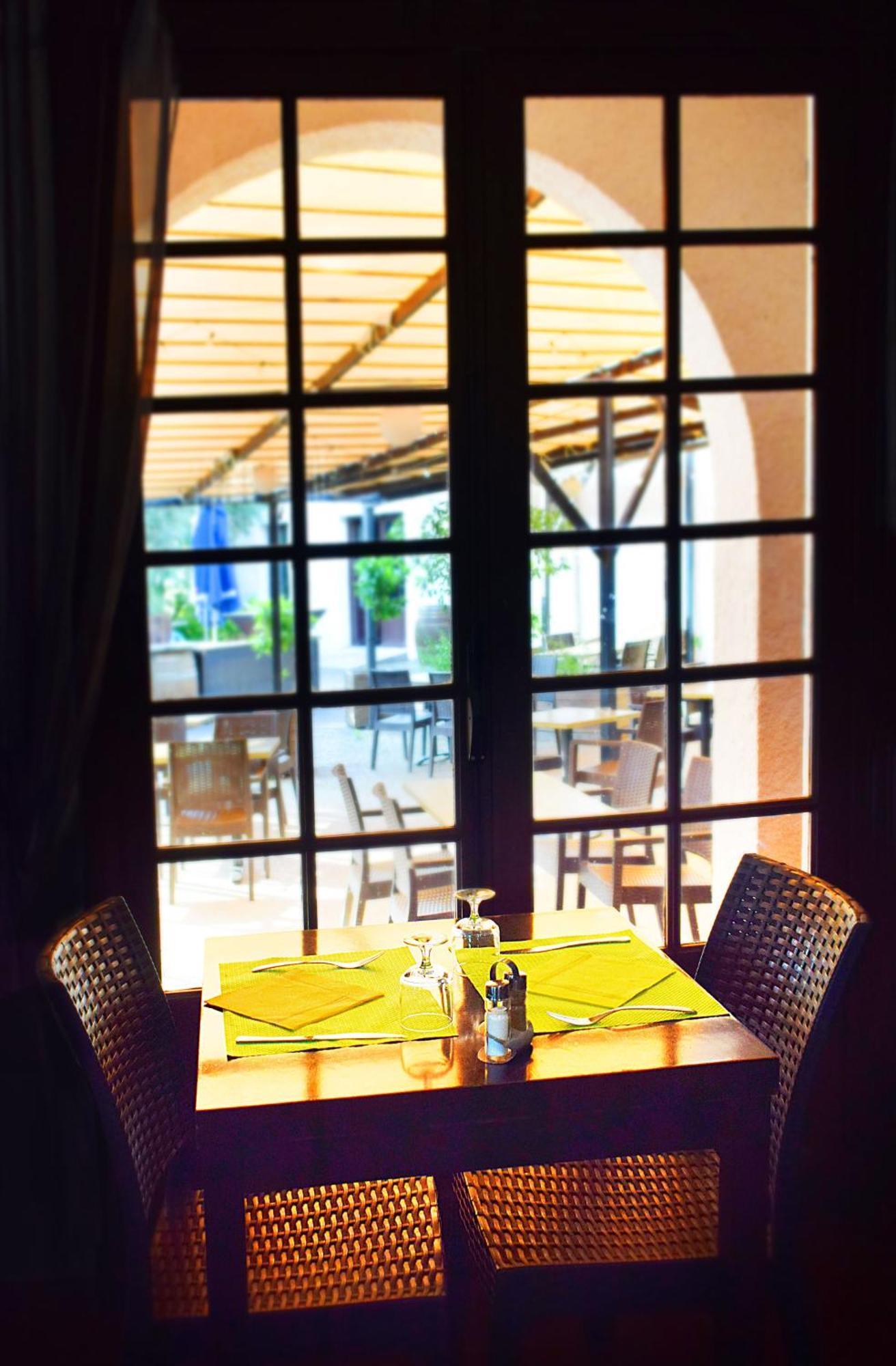 Logis Hotel Restaurant Le Top Du Roulier Capendu Exterior foto