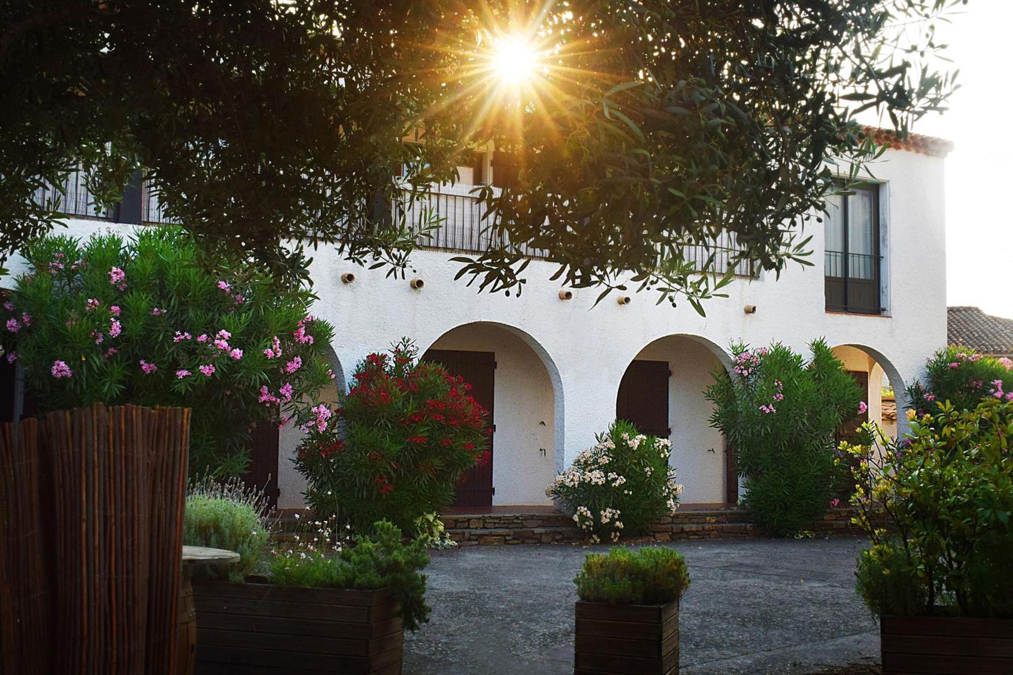 Logis Hotel Restaurant Le Top Du Roulier Capendu Exterior foto