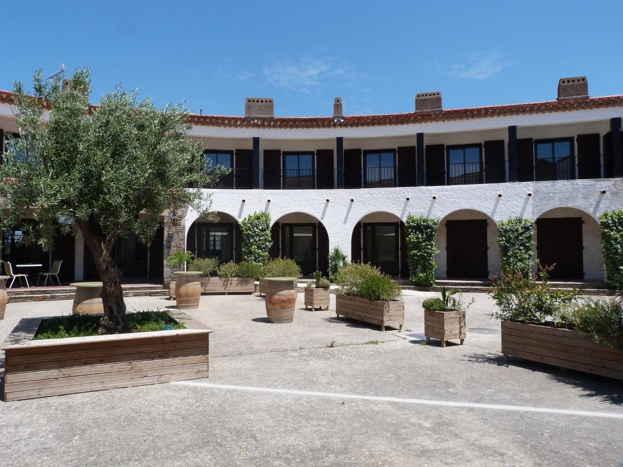 Logis Hotel Restaurant Le Top Du Roulier Capendu Exterior foto